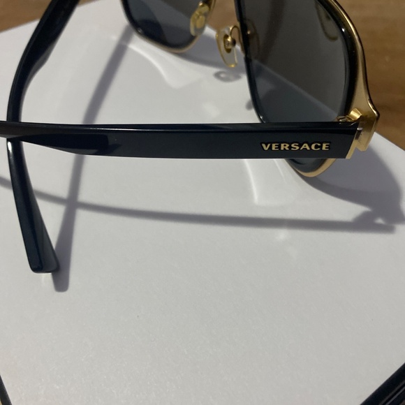VERSACE polarized AUTHENTIC mod.2199 sunglasses unisex black w gold designer - Picture 7 of 17